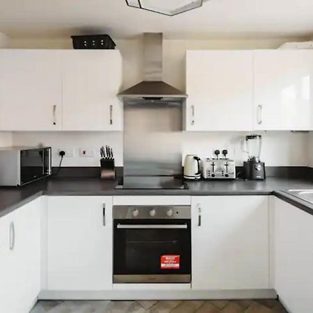 Stunning Private Room In A Home - Bathroom & Parking! Salford  Exterior foto