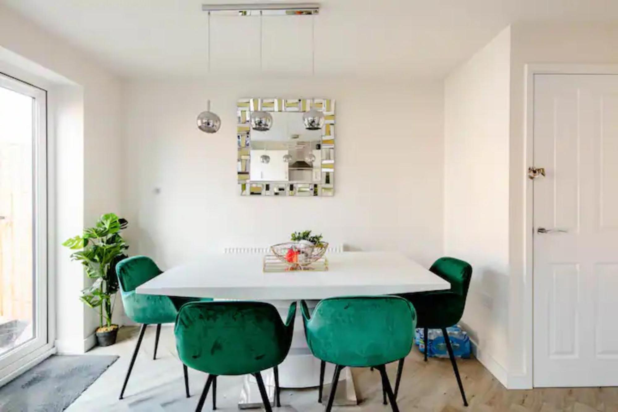 Stunning Private Room In A Home - Bathroom & Parking! Salford  Exterior foto